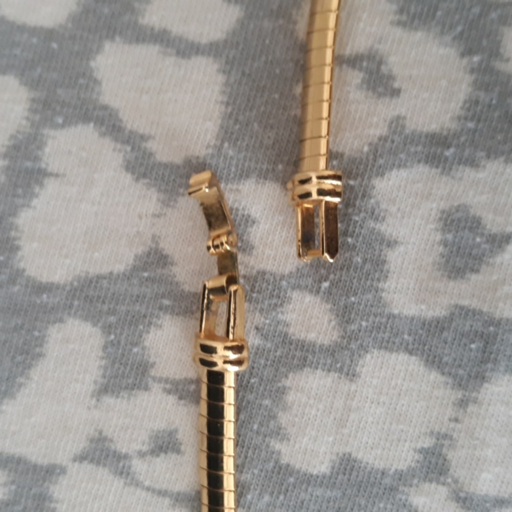 Vintage Gold Tone Necklace - Picture 4 of 5